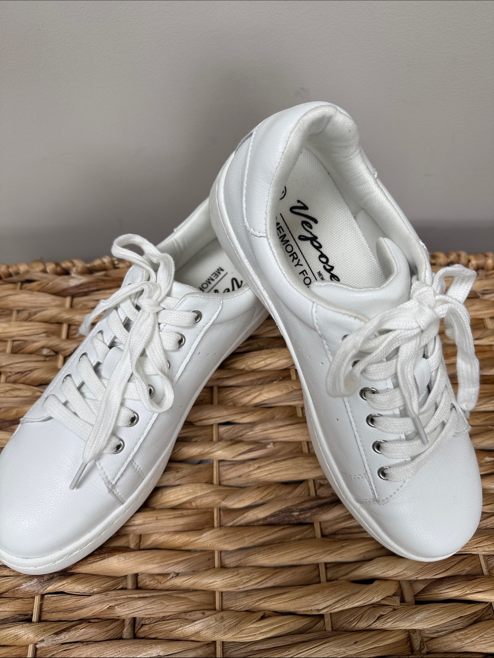 Vepose White Leather Lace-Up Sneakers